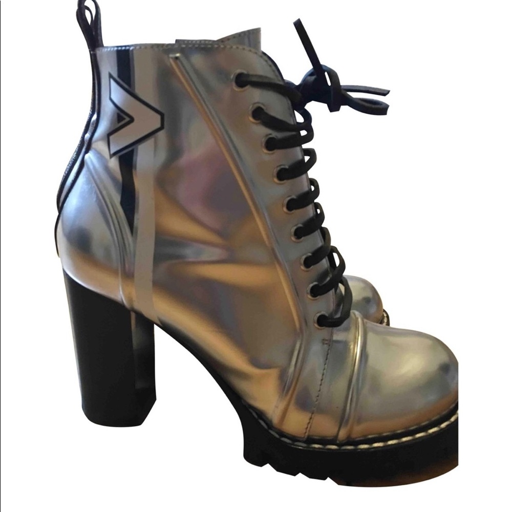 Authentic Star trail leather ankle boots